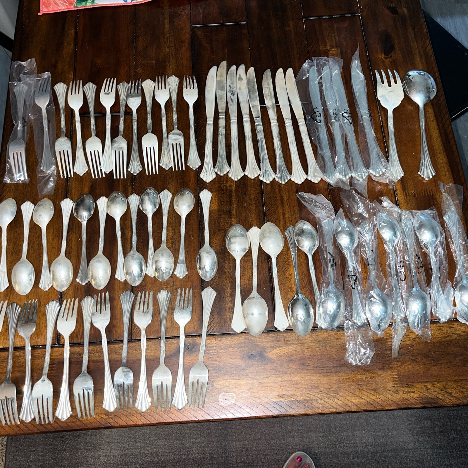 WM ROGERS & SON ROYAL PLUME 62 PIECE FLATWARE SET