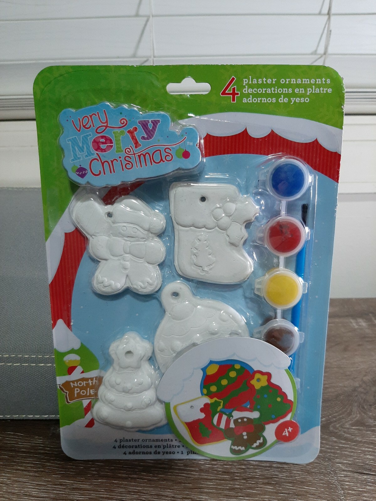Very Merry Christmas 4 Plaster Christmas Ornaments Kit For Kids. One is broke