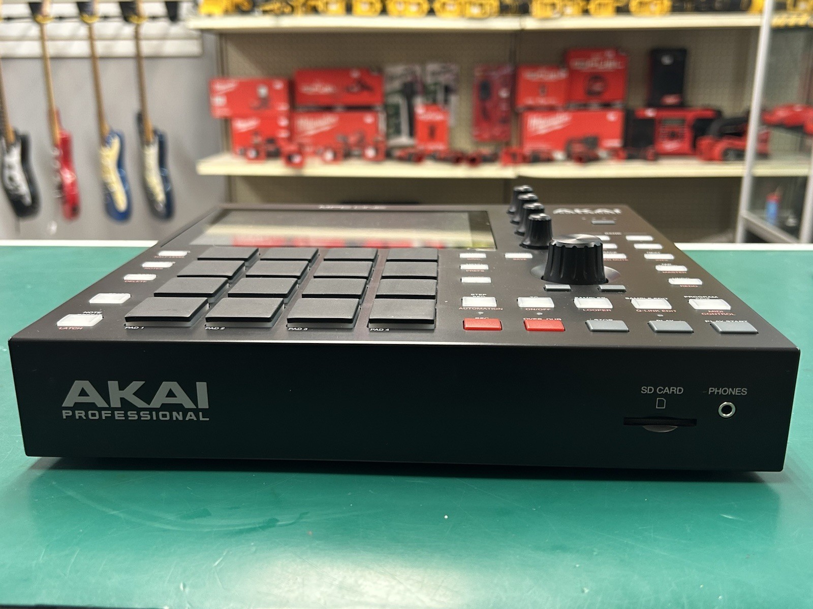 Akai Professional MPC One – Drum Machine, Sampler & MIDI Controller (No Box)