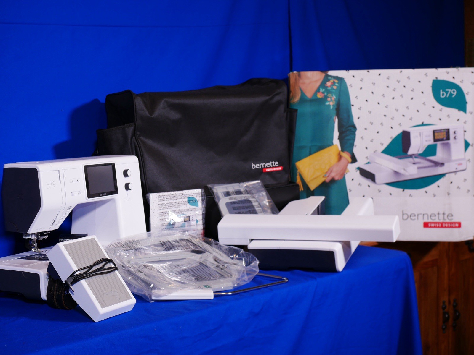 Bernette B79 Computerized Embroidery&Sewing Combo+Original Accessories Pristine