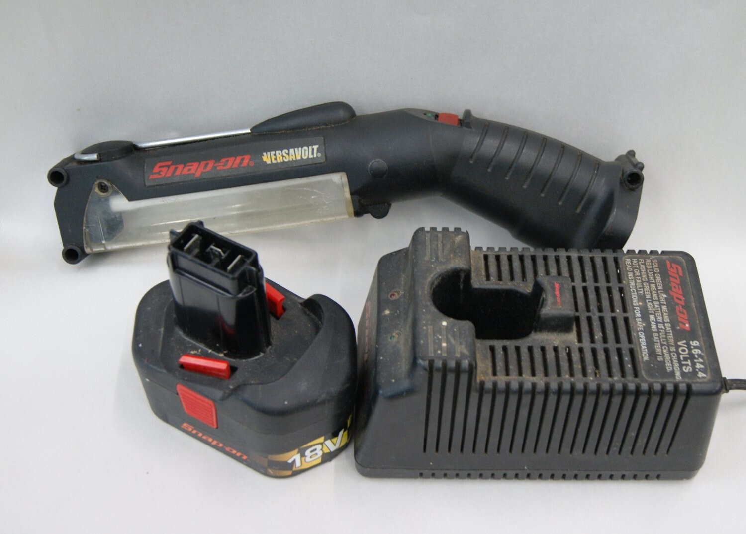 Snap-On Versavolt CTFL918 Cordless Fluorescent Work Light Battery Charger SH6010