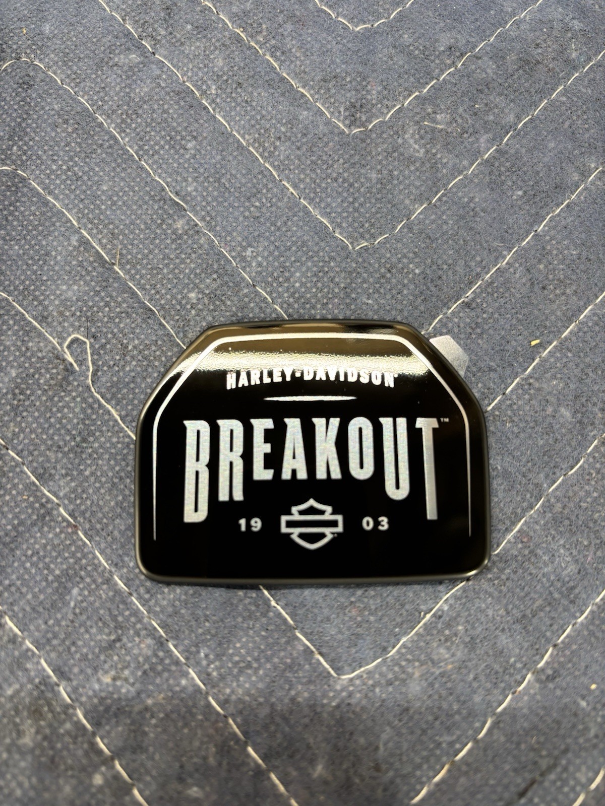 HARLEY DAVIDSON BREAKOUT TANK CONSOLE BADGE - NEW OEM
