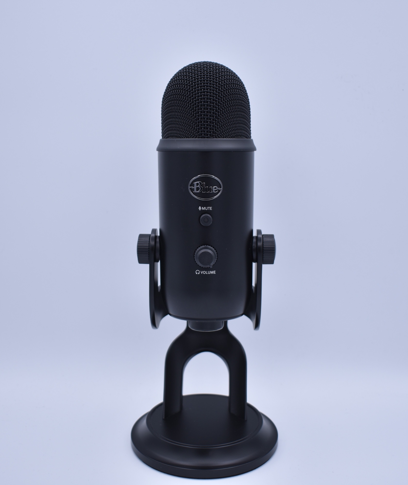 Blue Yeti USB Microphone with Figure Eight Stand for Recording/Streaming