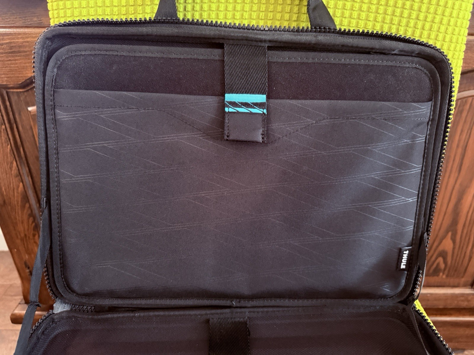 Thule Gauntlet 4 Attaché Briefcase for all 15", 16”, & 14.1" MacBooks/Laptops