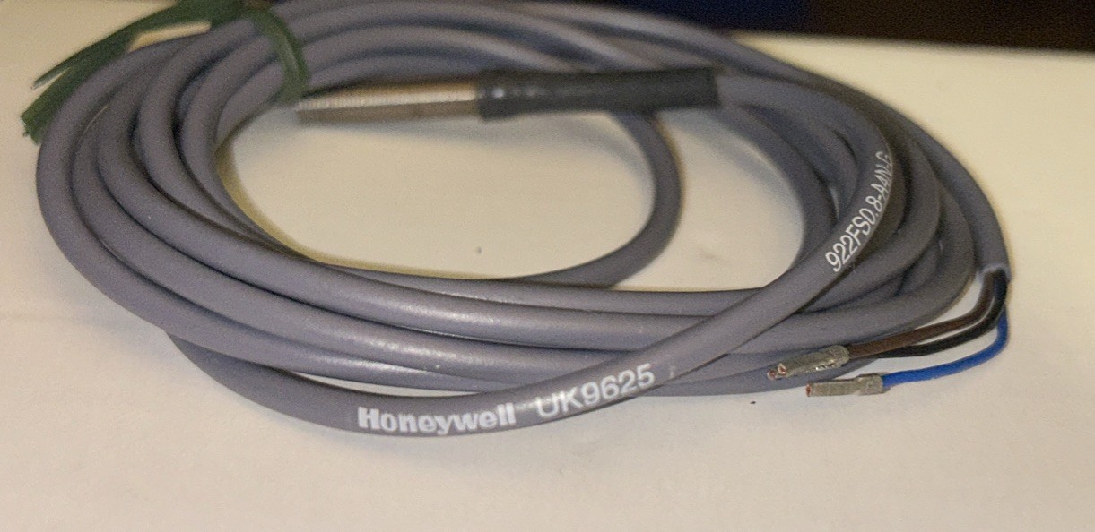 Honeywell UK9625 proximity switch sensor 922FS0.8-A4N-G. New! Free Shipping! B3