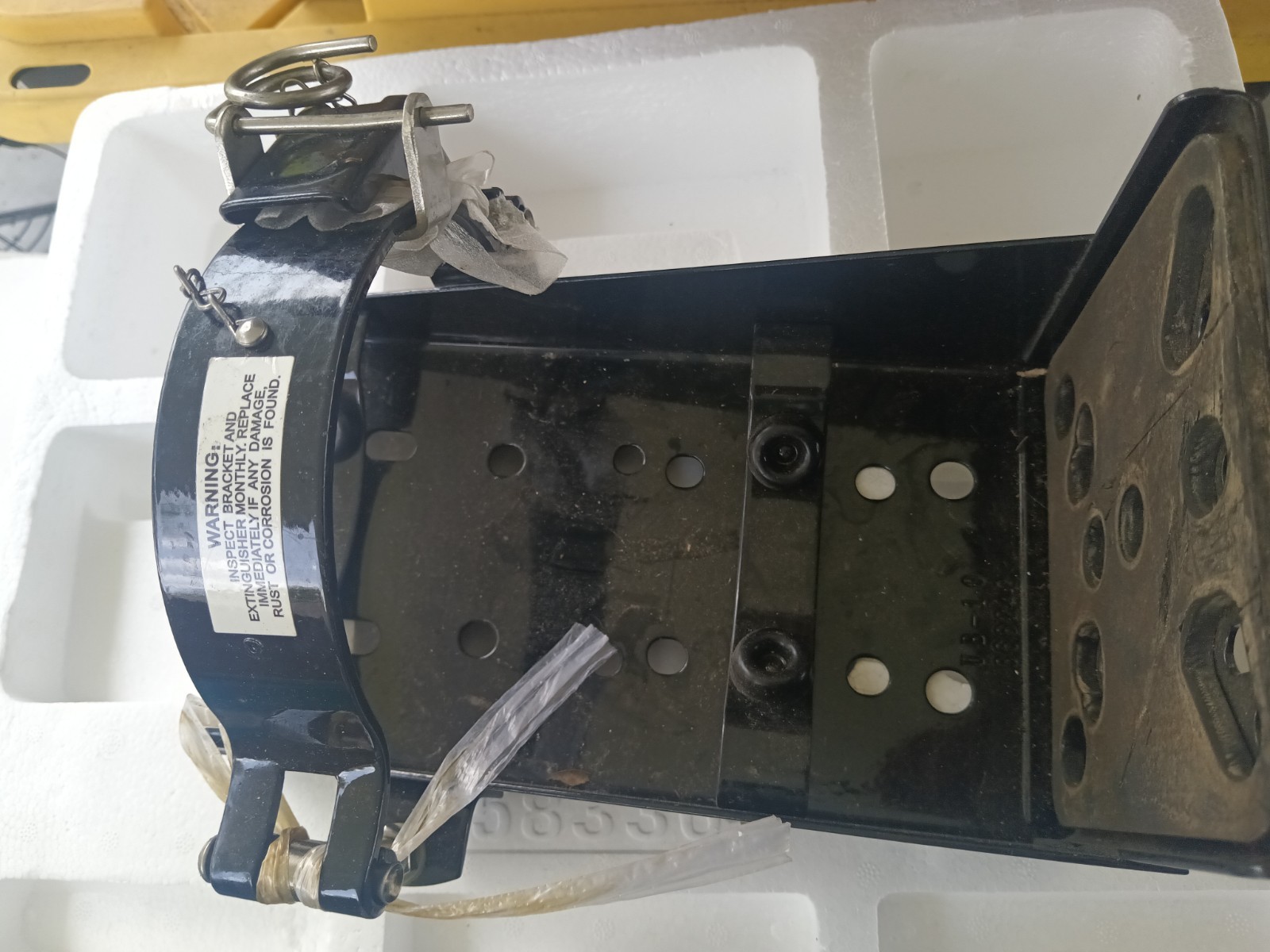 KIDDE 366242 Fire Extinguisher Mounting Bracket, Steel NEW