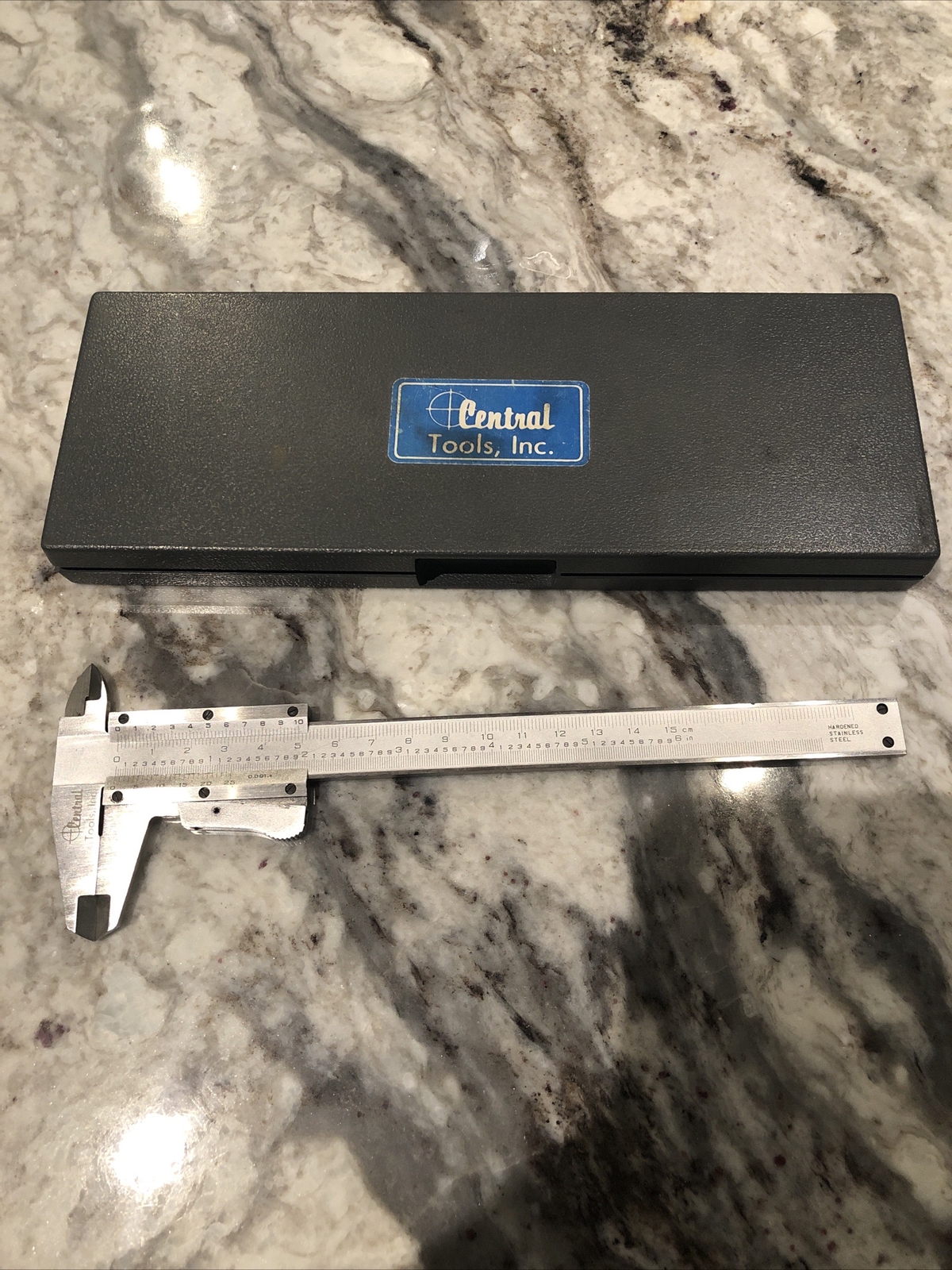 Central Tools #6420 0-6" Vernier Caliper pre-owned Machinist Auto w/ Box