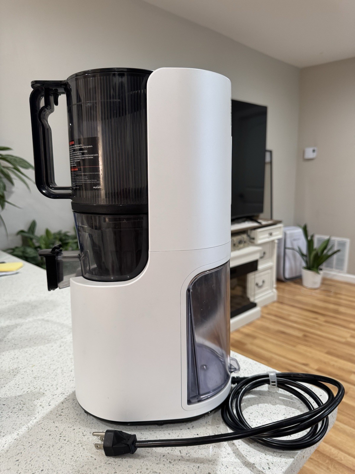 Hurom H200 Easy Clean Slow Juicer - White - Cold Press Whole Fruit Juicer