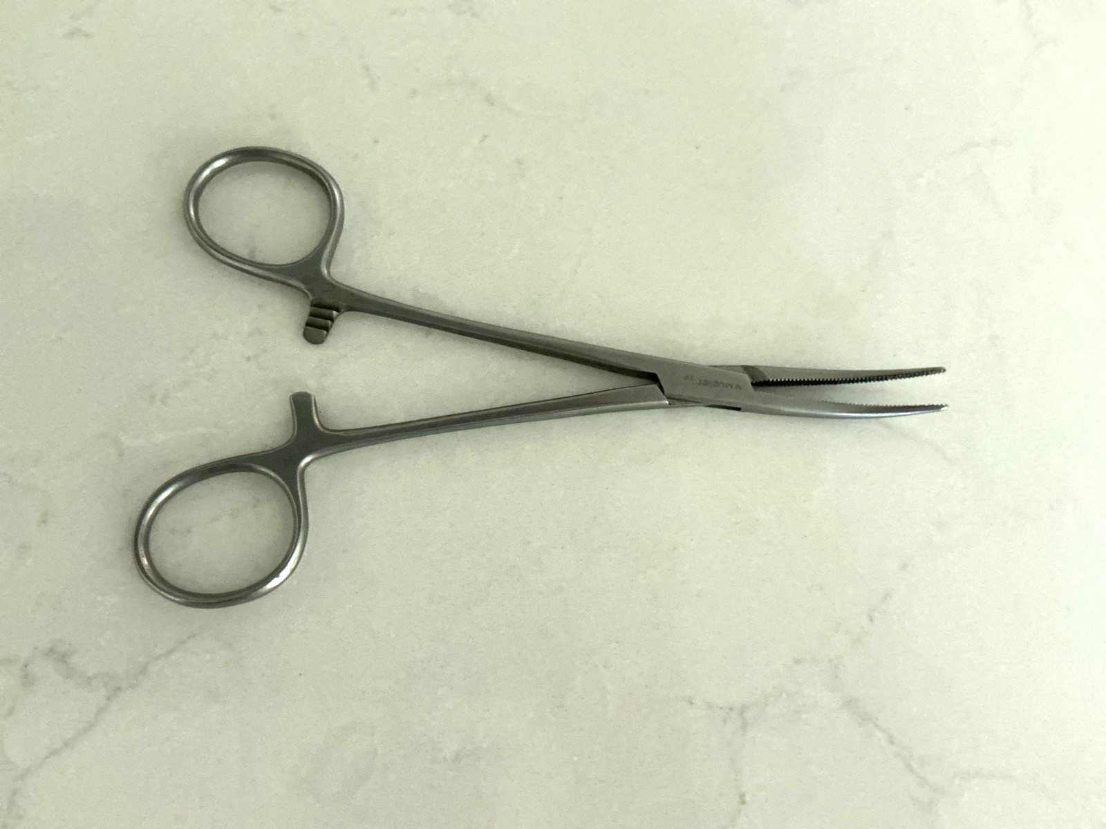 V. Mueller SU2735 Crile Forceps 5½" Curved Stainless Steel  Surgical