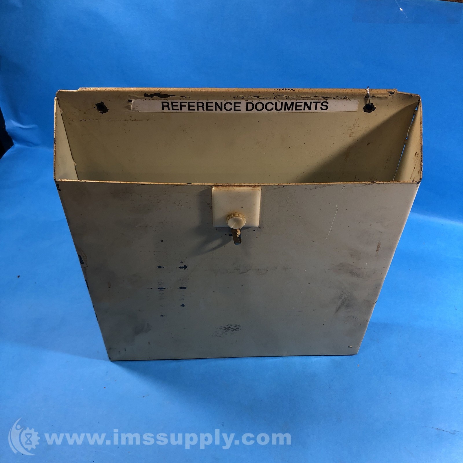 White Steel Single Tray Wall Rack USIP