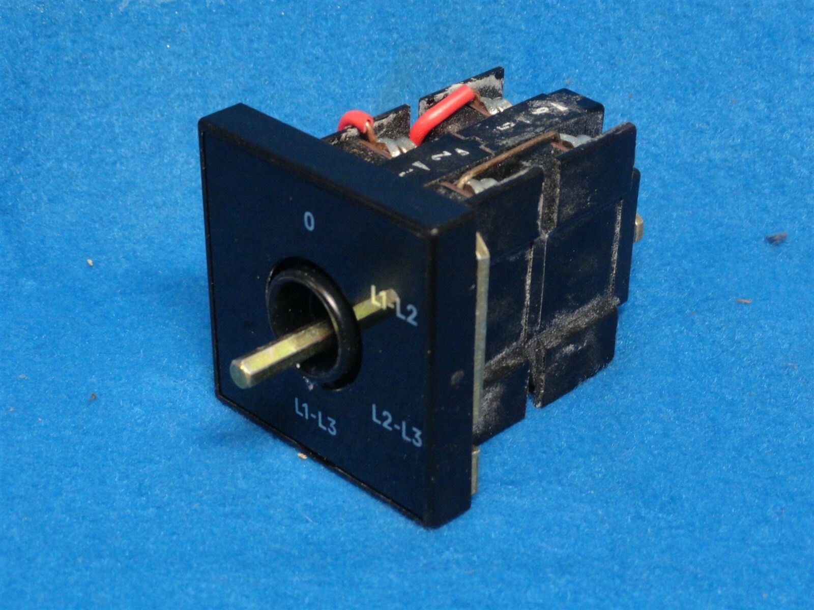 SIEMENS - 3ST1 - LV SWITCH - 207-1RA01 - NEW No Factory Box or Knob