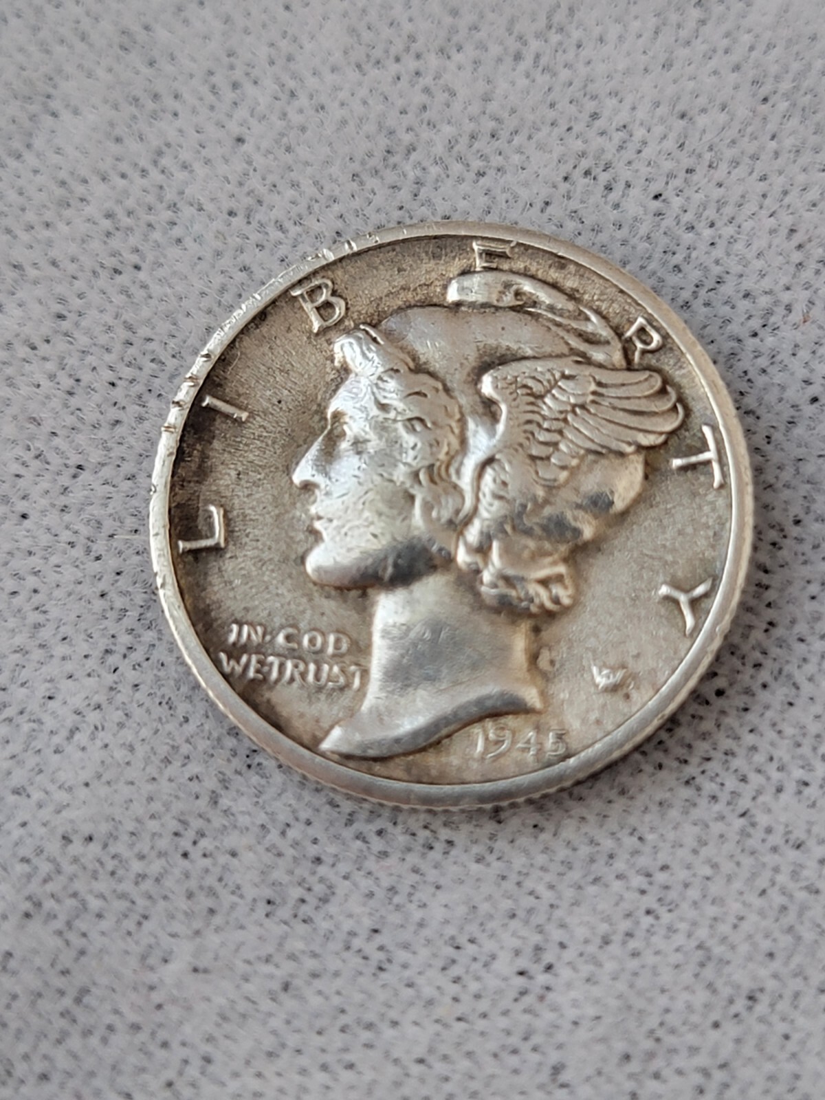 1945-D Denver Mint Silver Mercury Dime. Good Condition.