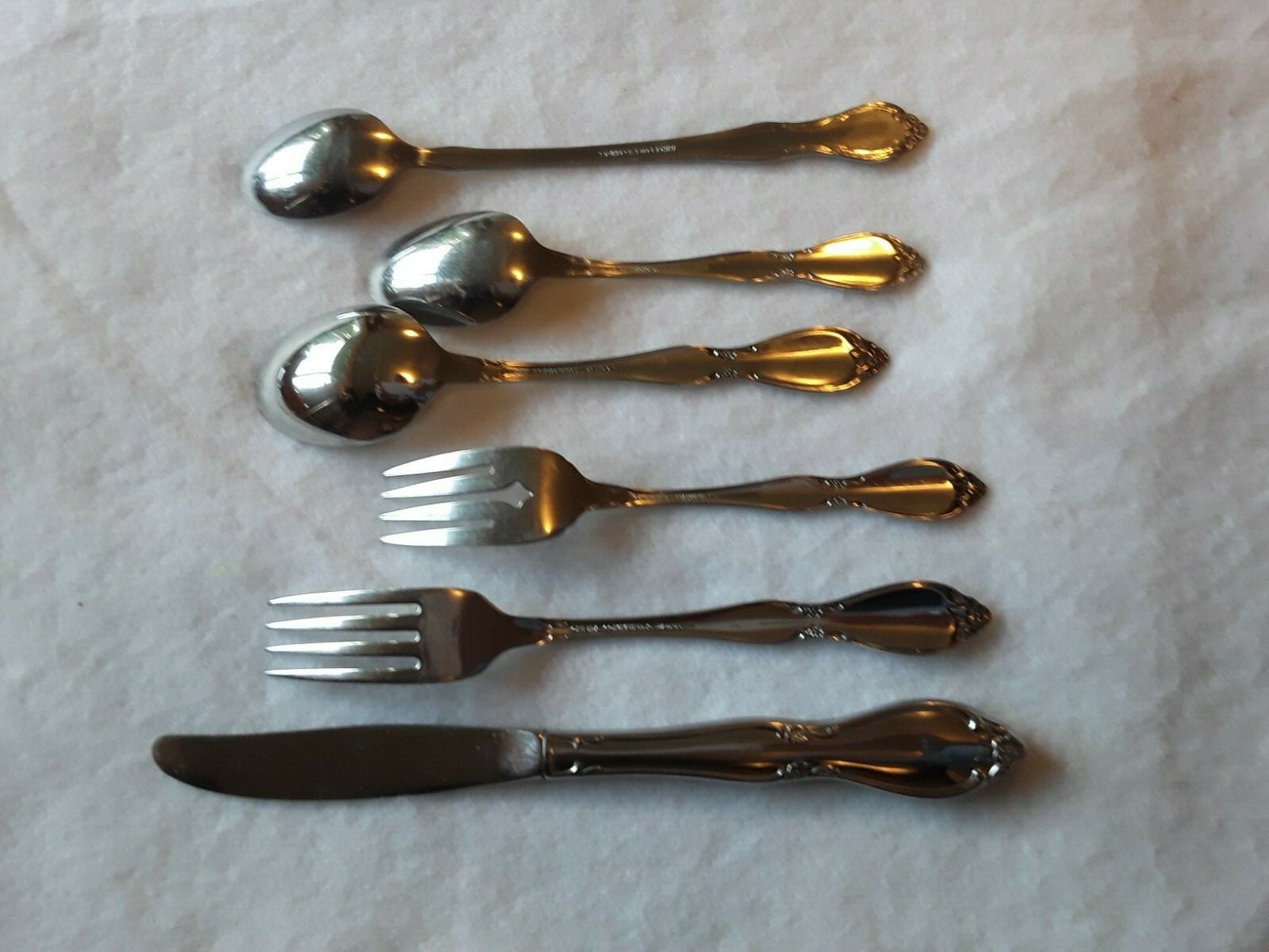 Chatelaine Oneida Dinner fork salad, knife, soup, teaspoon, ice tea spoon CHOICE