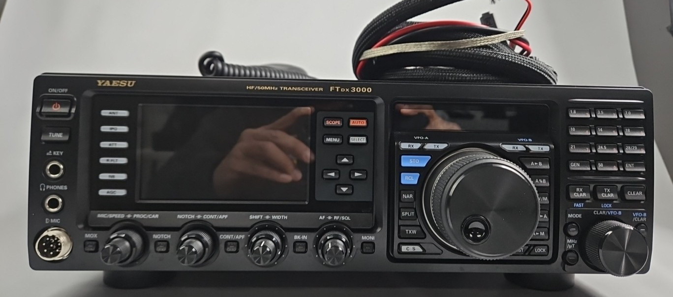Yaesu HF/50MHz Transciever FT DX 3000 HAM Radio with Power Cord & Mic *Tested*