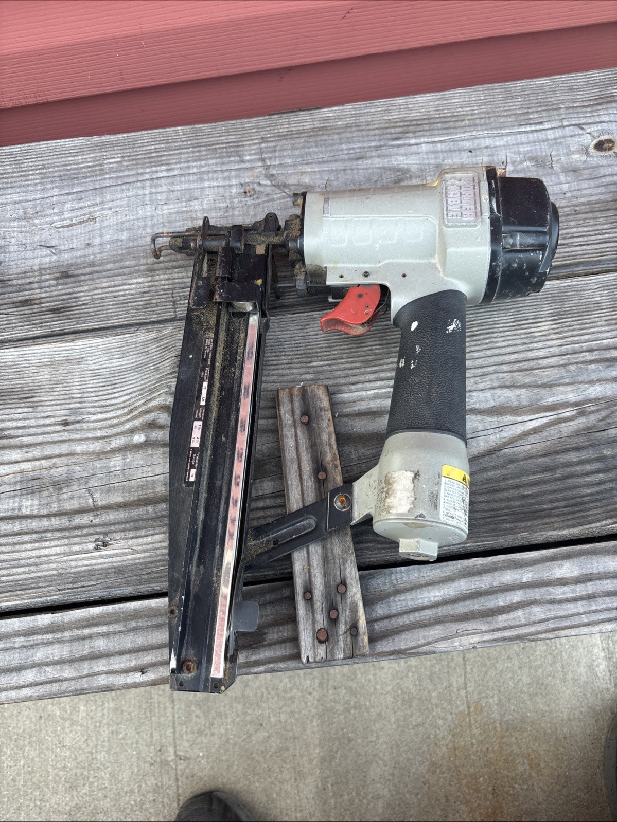 Porter-Cable FN250A Pneumatic 1.5" (33mm) - 2.5" (64mm) 16Ga Finish Nailer