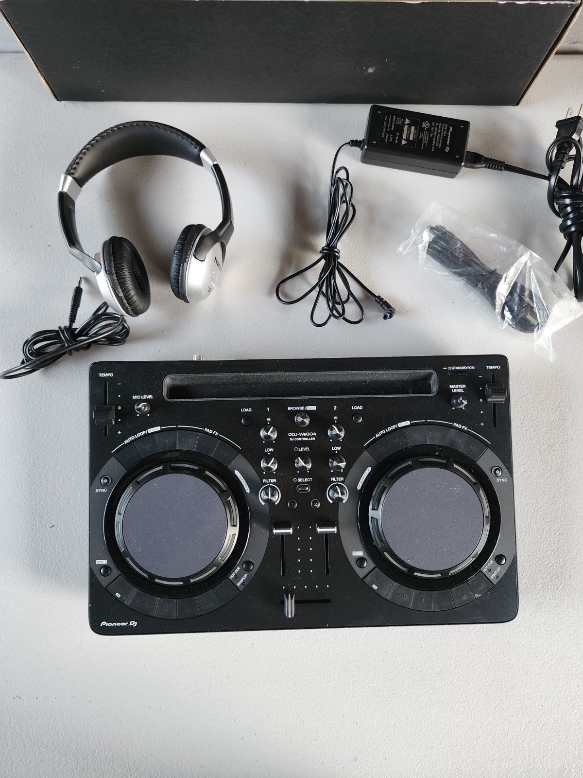 Pioneer DJ DDJ-WEGO4-Black DJ Controller