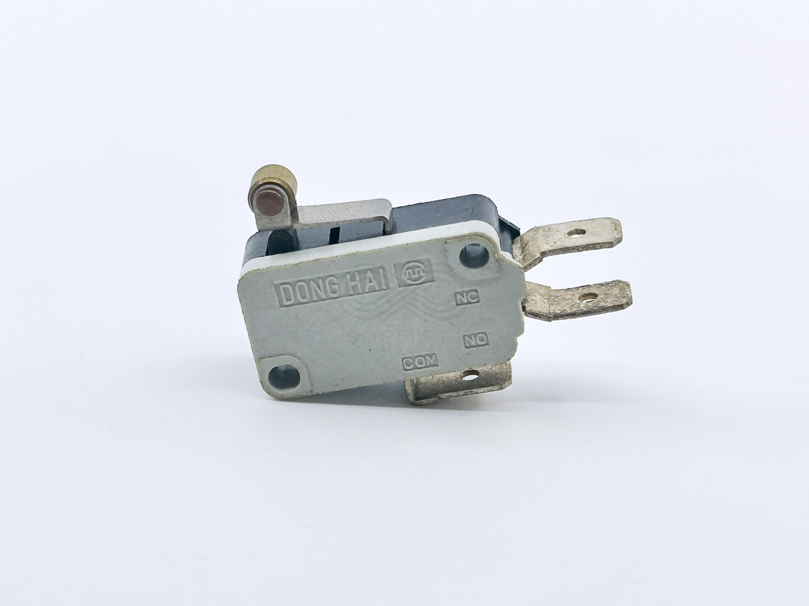 KW3-0Z-B113013L6-F DONG HAI Micro Switch Roller Lever NO/NC 16A 125/250VAC