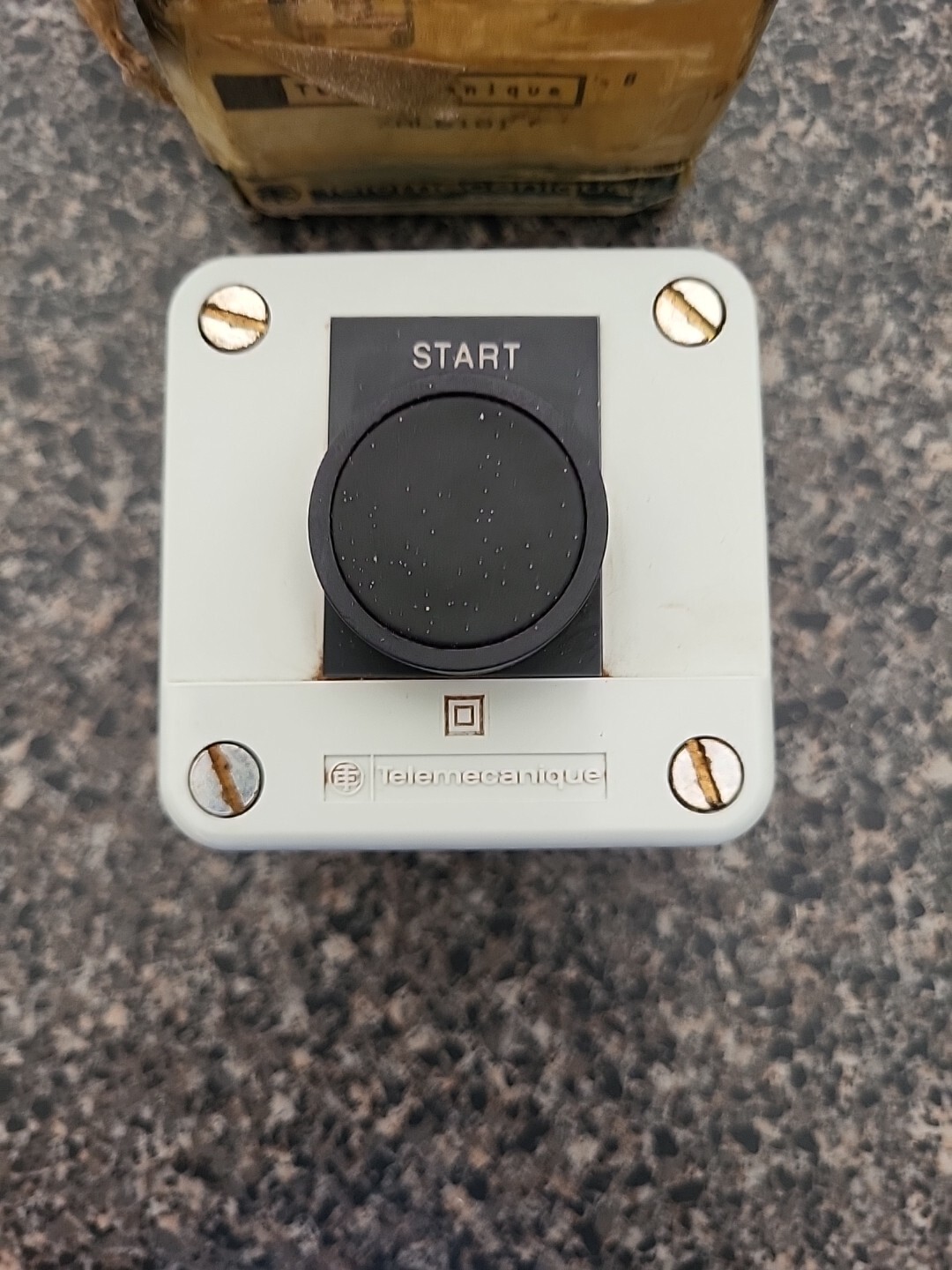 NEW! Telemechanique XALB101 Push Button