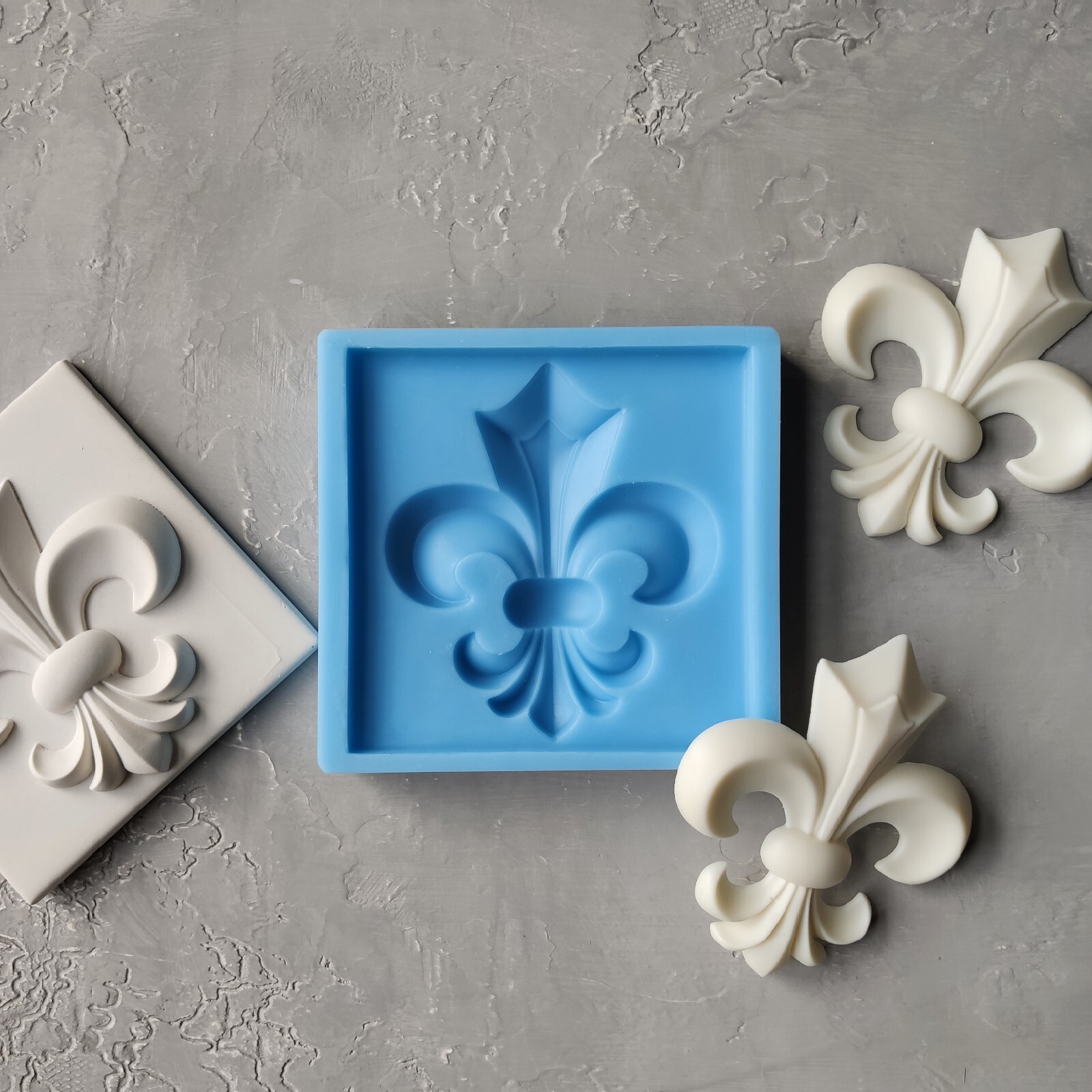 Silicone mold for square tile with volumetric fleur de lis element