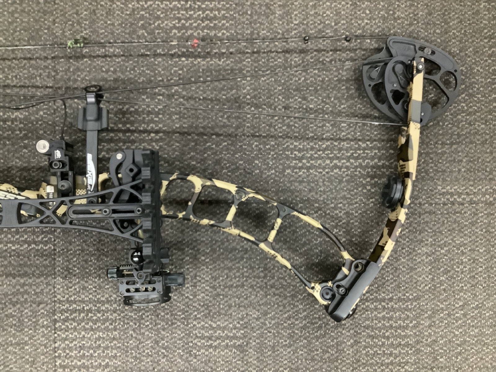 Quest Thrive Right Handed Camo Compound Bow