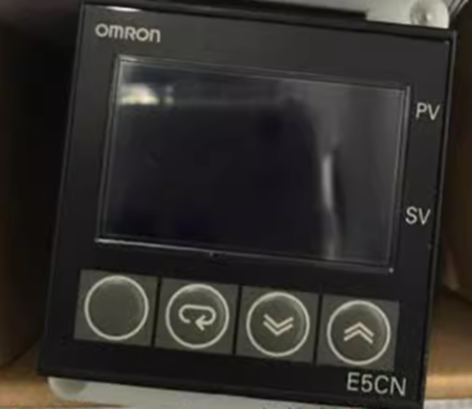NEW Omron E5CN-CMT-500 Temperature Controller 1/16 DIN 100-240V, TC or PT Input