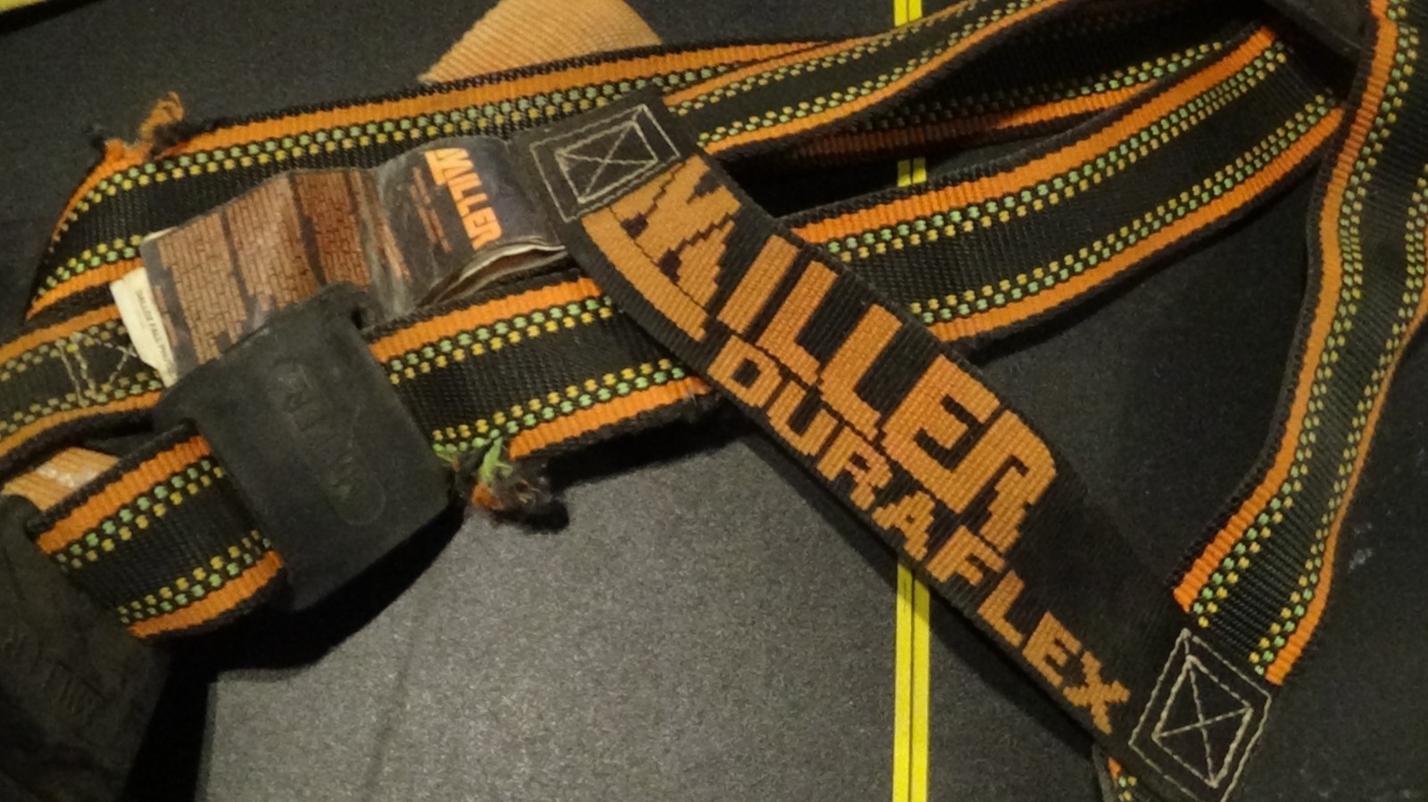 Miller Duraflex Safety Climbing Harness 1998 size universal Tool Tree