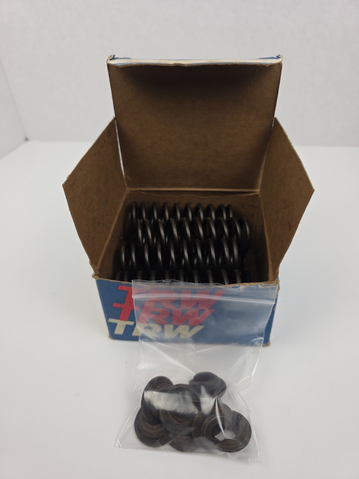 TRW VS301 Valve Springs Lot Of 8