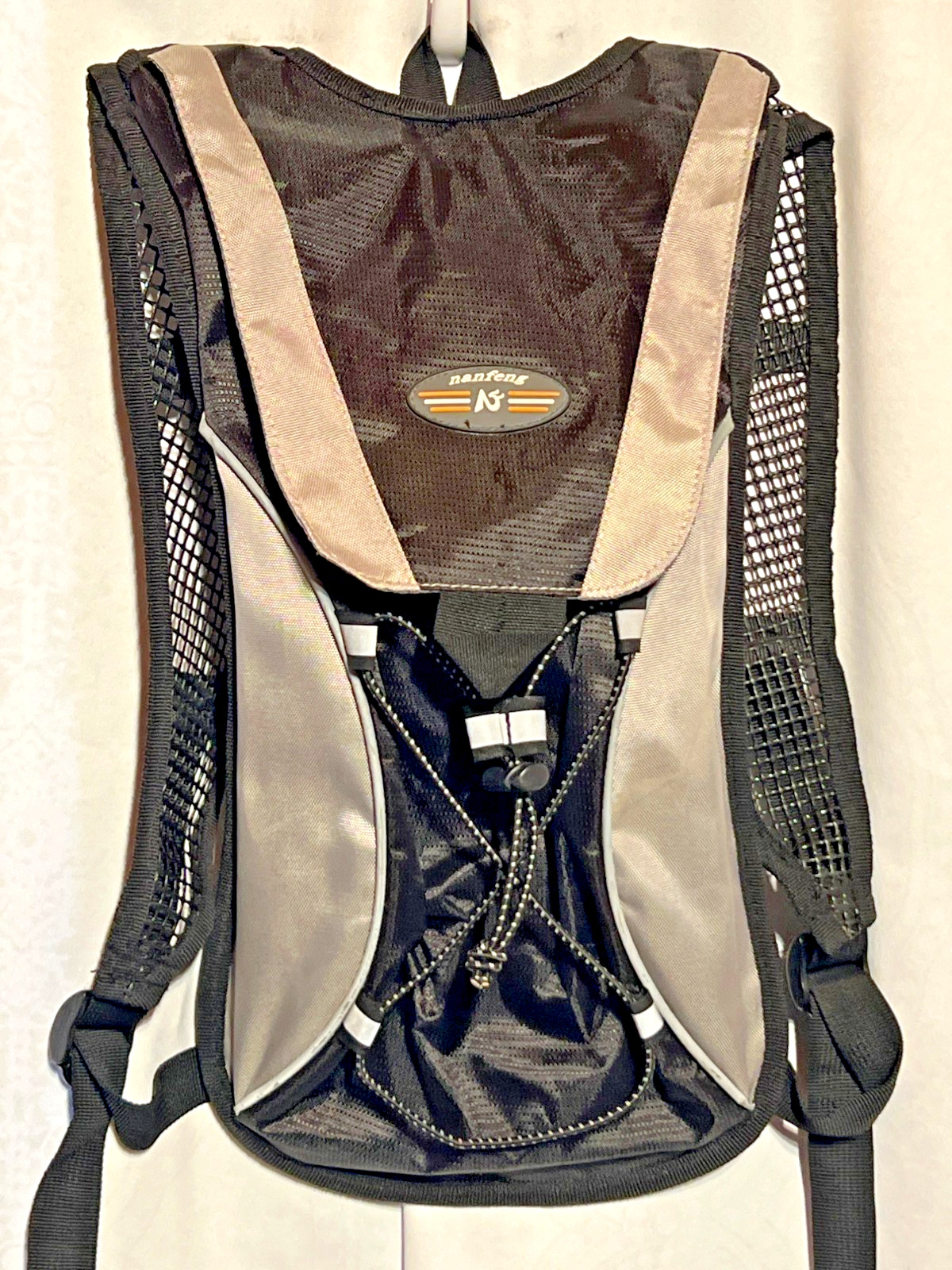 Nanfeng Hydration Backpack Airflow Design Mesh Panels & Adjustable Straps Black