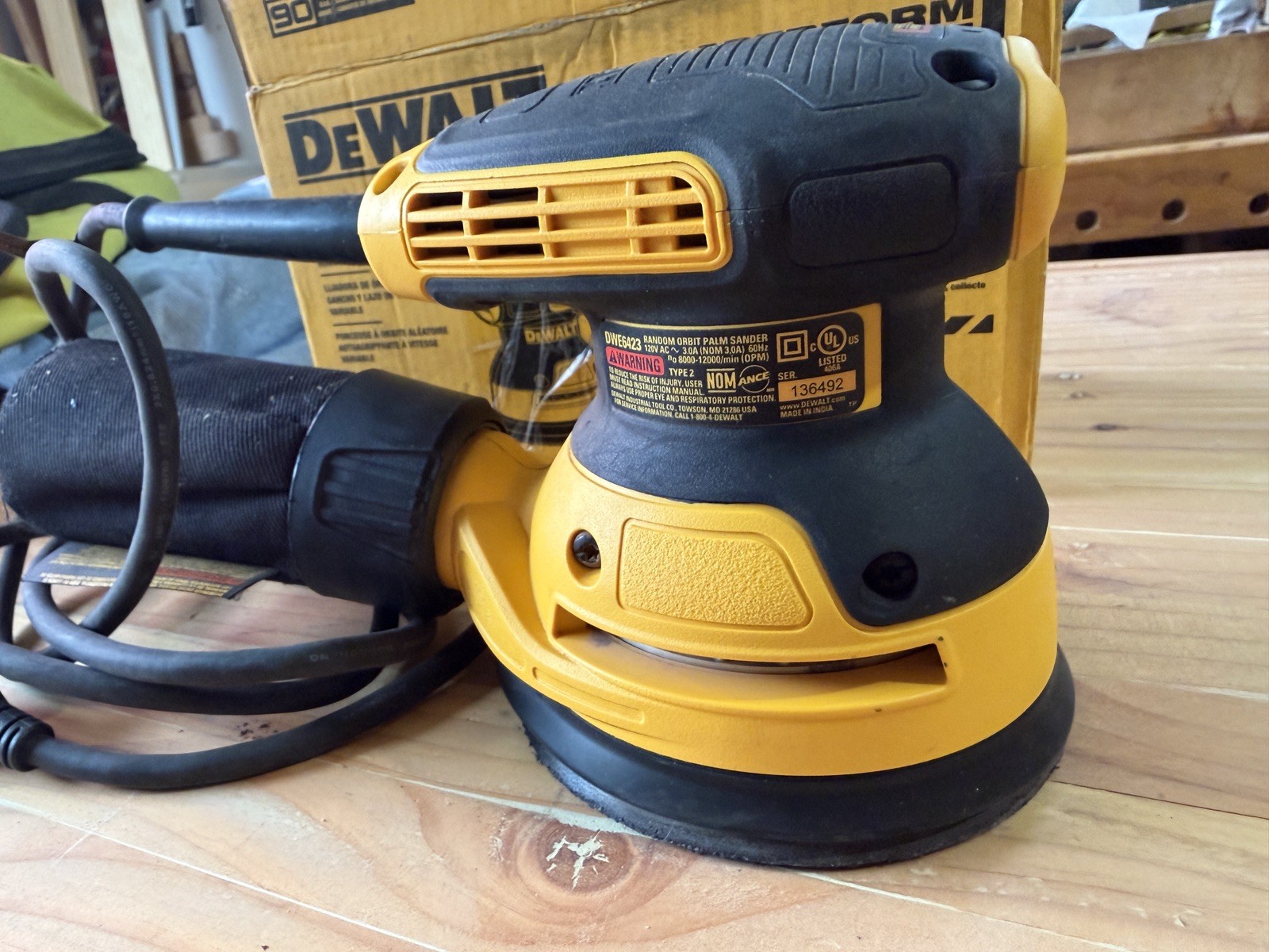 DEWALT Random Orbit Sander, Variable Speed, 5-Inch (DWE6423)