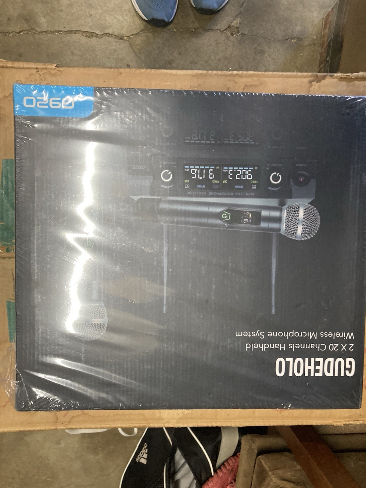 Gueholo GU20 Wireless Handheld Microphone System 2x2 Channels, Black
