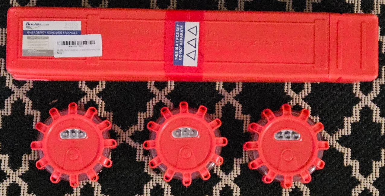 ⭐SET OF 3 CAR TRUCK ROAD SAFETY TRIANGLES AND 3 FLASHING LIGHTS⭐