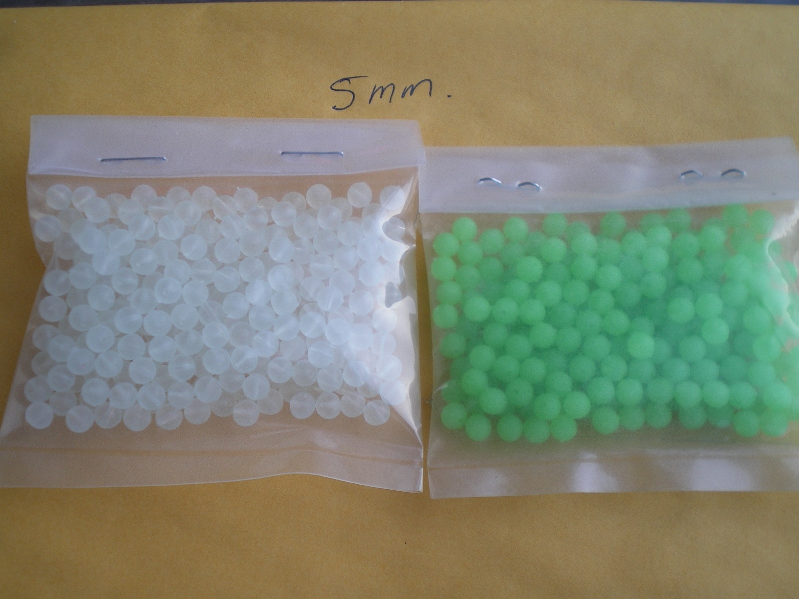 1,000 PCS. 5MM. SOFT GLOW PLASTIC LURE BEADS-.036 HOLE, CLEAR/GREEN 500 EACH.