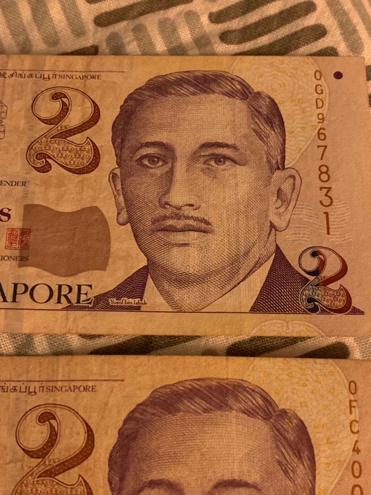SINGAPORE 2 DOLLAR BANKNOTES IN GREAT CONDITION