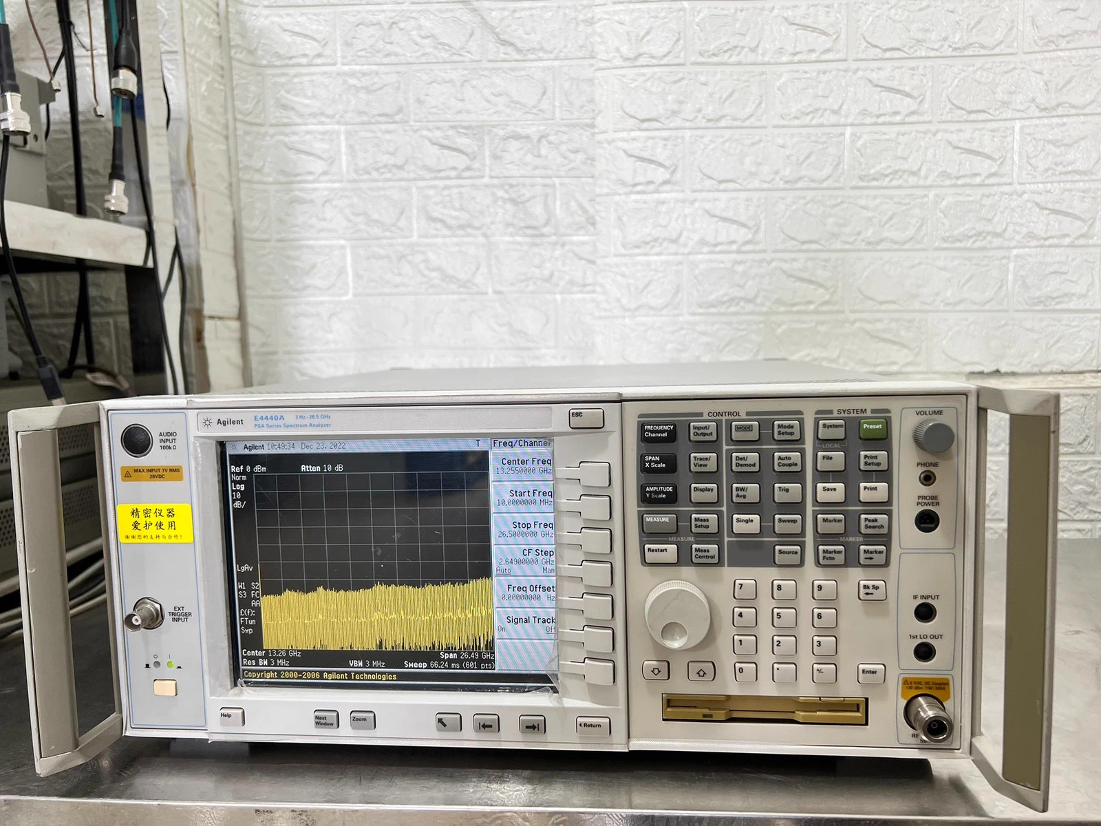 1pcs Agilent/Keysight E4440A 3Hz-26.5GHz Spectrum Analyzer Fast shipping