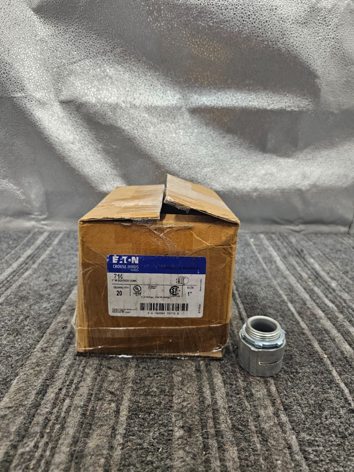 (QTY 40) EATON 710: 1" Malleable Iron Squeeze Connector, Straight, Non-Insulated