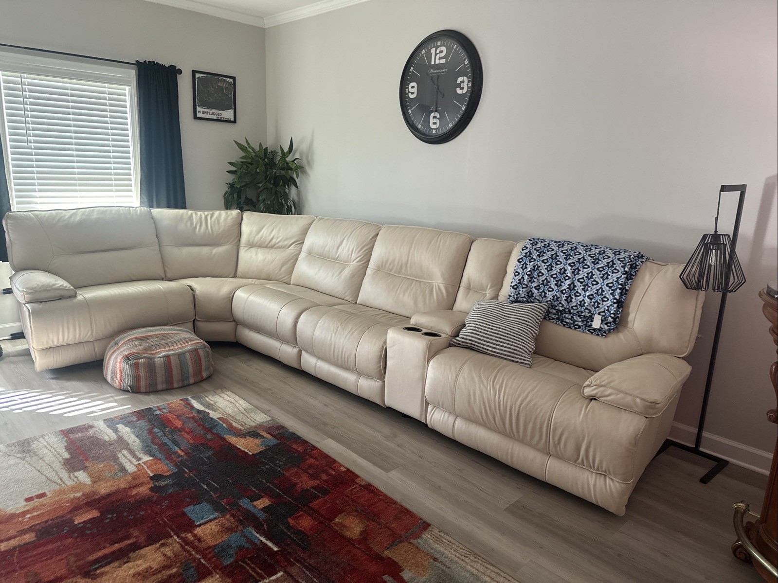 Cream Leather Couch 3 Recliners. Slightly new