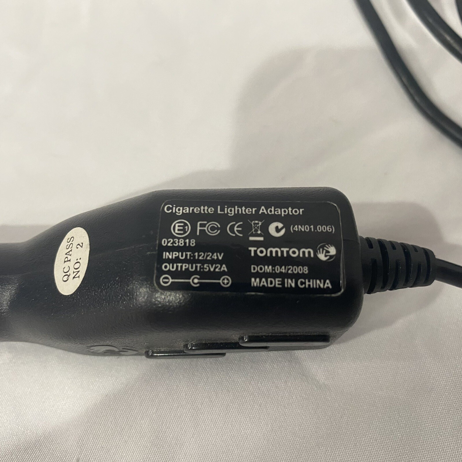 TomTom 023818, INPUT: 12/24V OUTPUT: 5V2A Car Charger