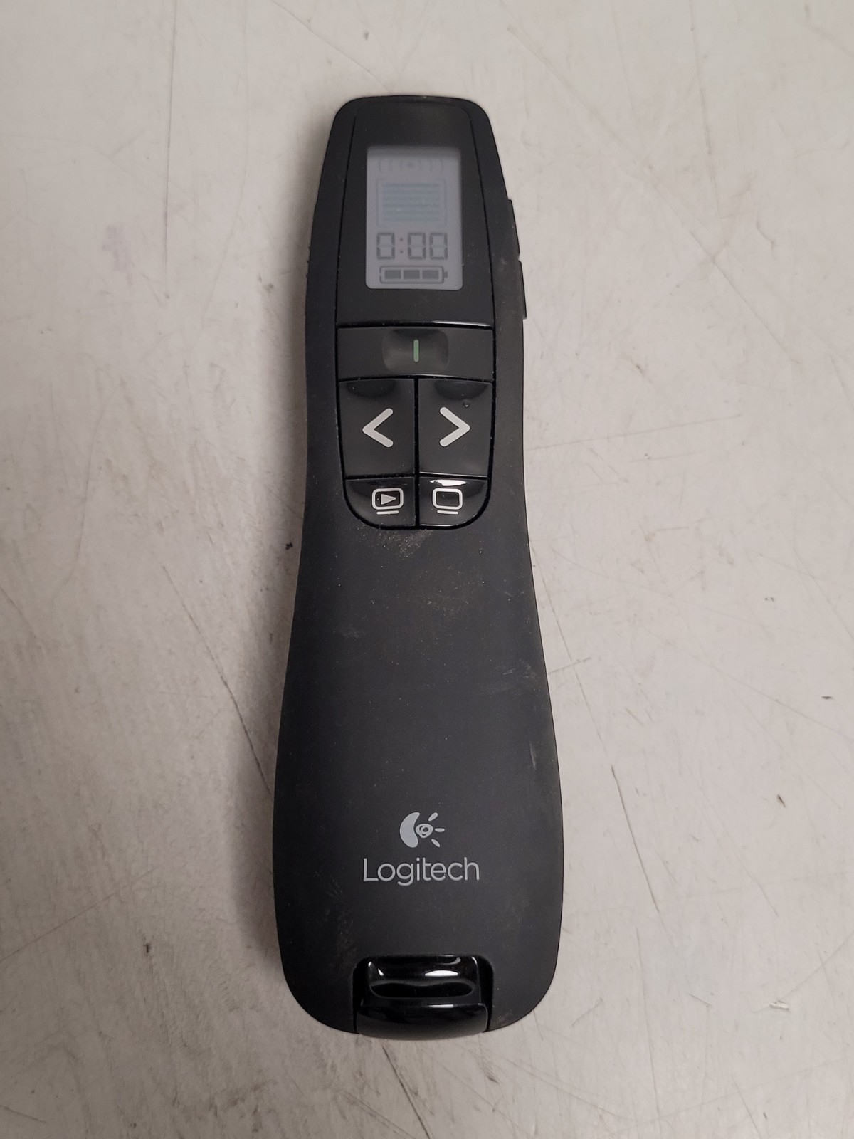 Logitech R800, Wireless Pointer Green Laser USB Receiver LCD,Display W/pouch
