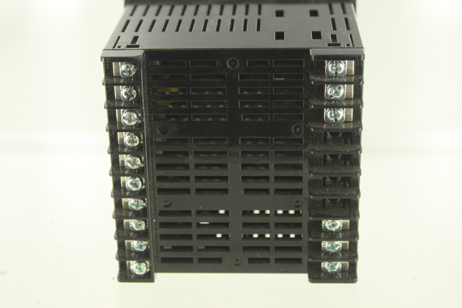OMRON E5AZ-R3MTD DIGITAL TEMPERATURE CONTROLLER