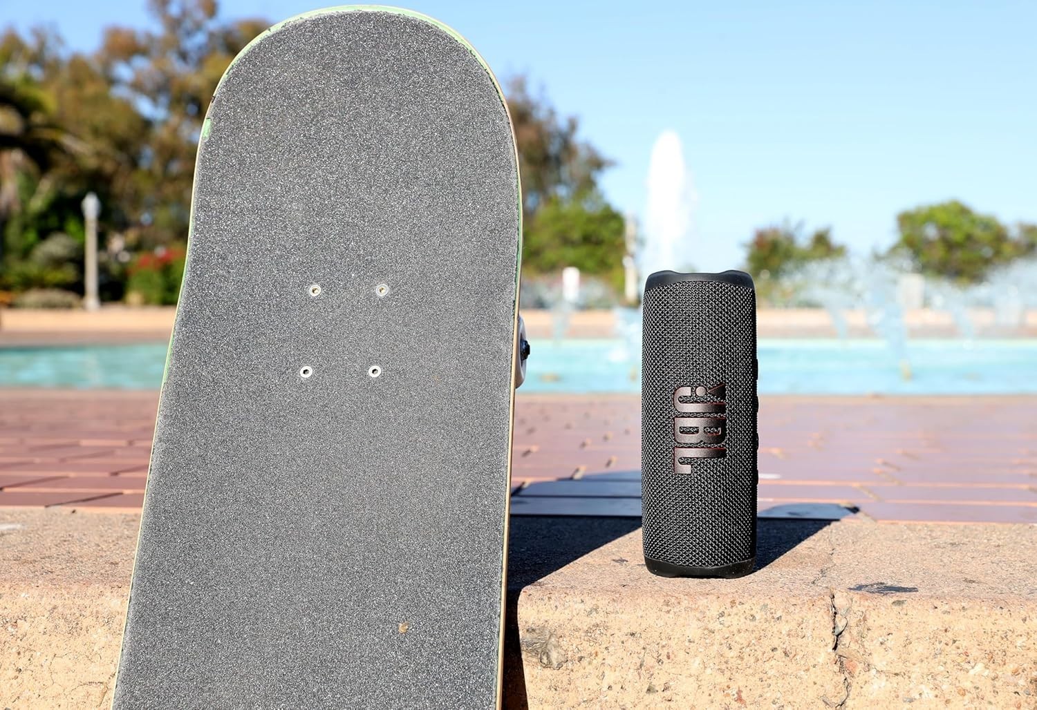 JBL Flip 6 Portable Waterproof Bluetooth Speaker-black