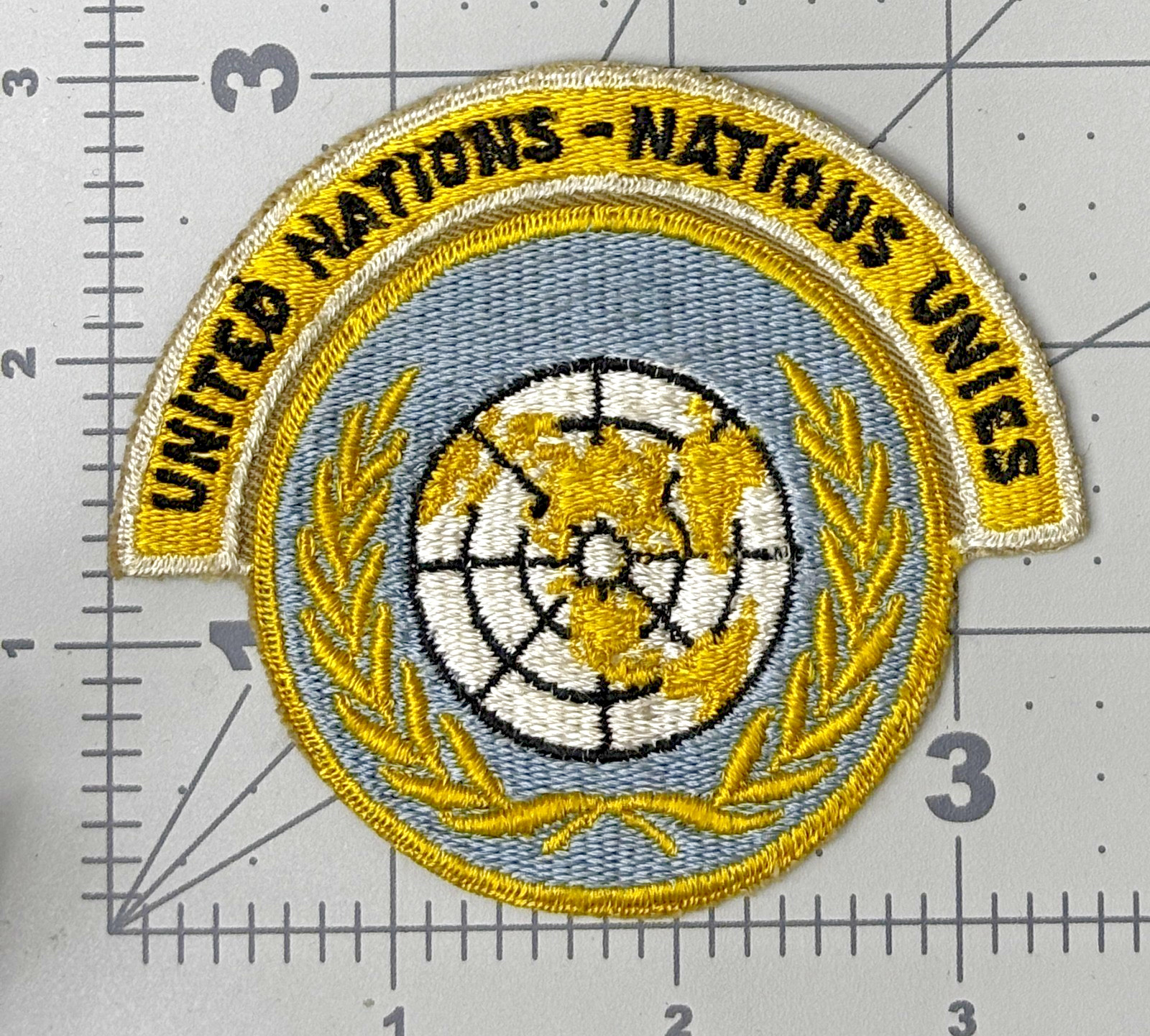 40's United Nations (English) Nations Unies (French) Cut Edge No Glow Inv# K1846