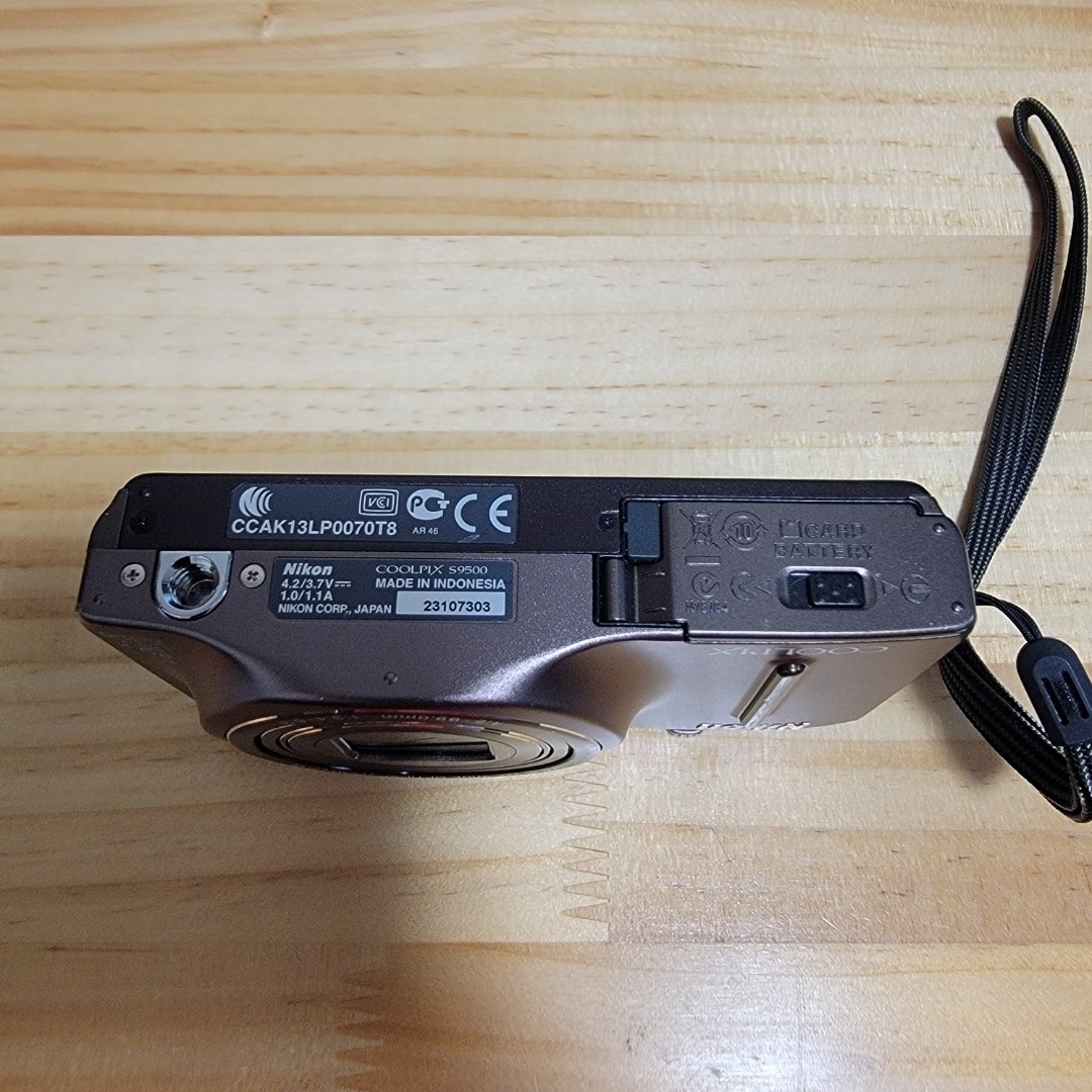 Nikon Coolpix S9500 Brown