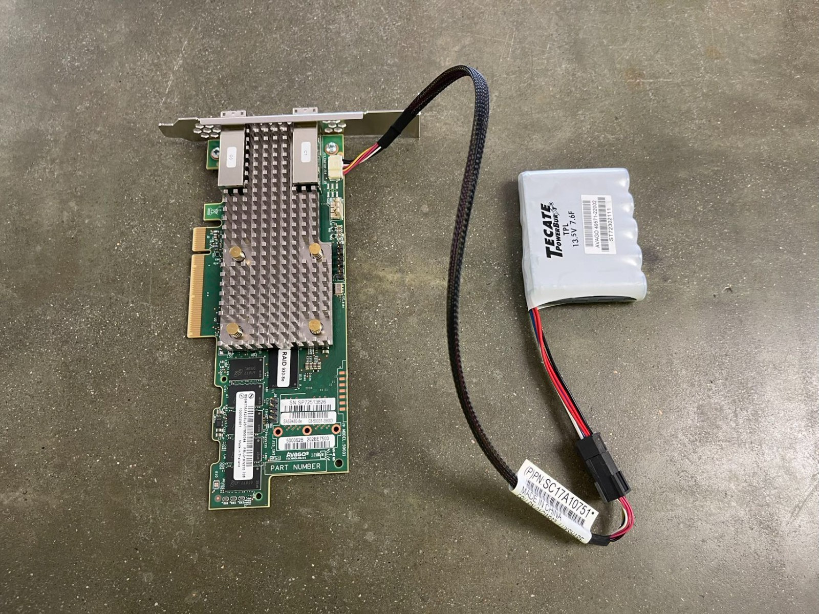 LENOVO 01KN510 - ThinkSystem RAID 930-8e 4GB Flash PCIe 12Gb Adapter