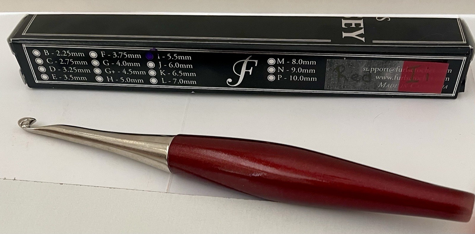Furls~ Original  ODYSSEY~ CROCHET HOOK ~ RED ~  Size I "i" - 5.5 mm ~ New in Box