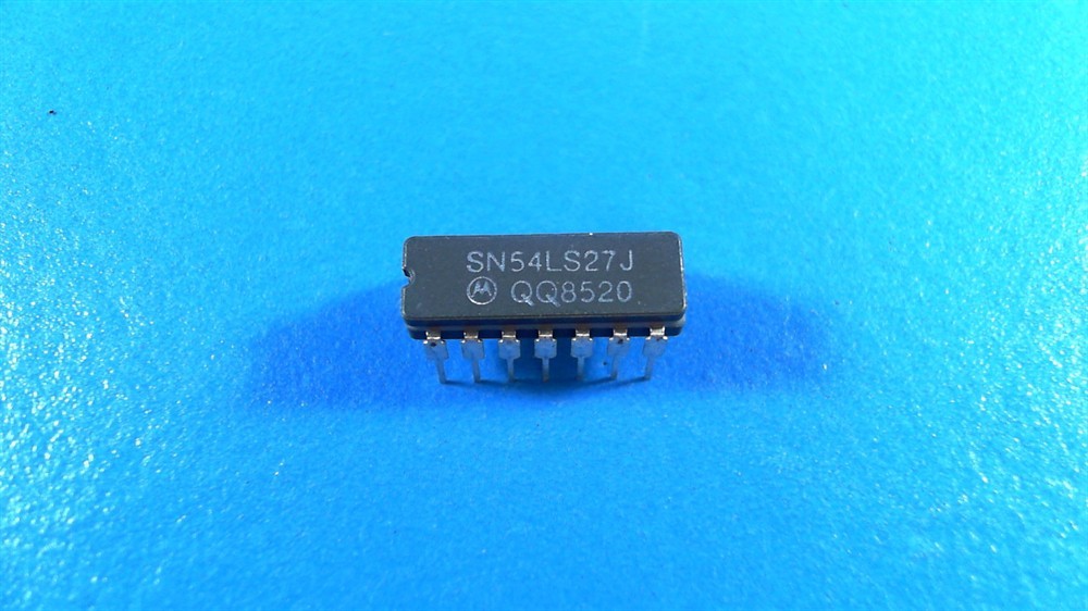New (8pcs) SN54LS27J MOTOROLA IC Logic