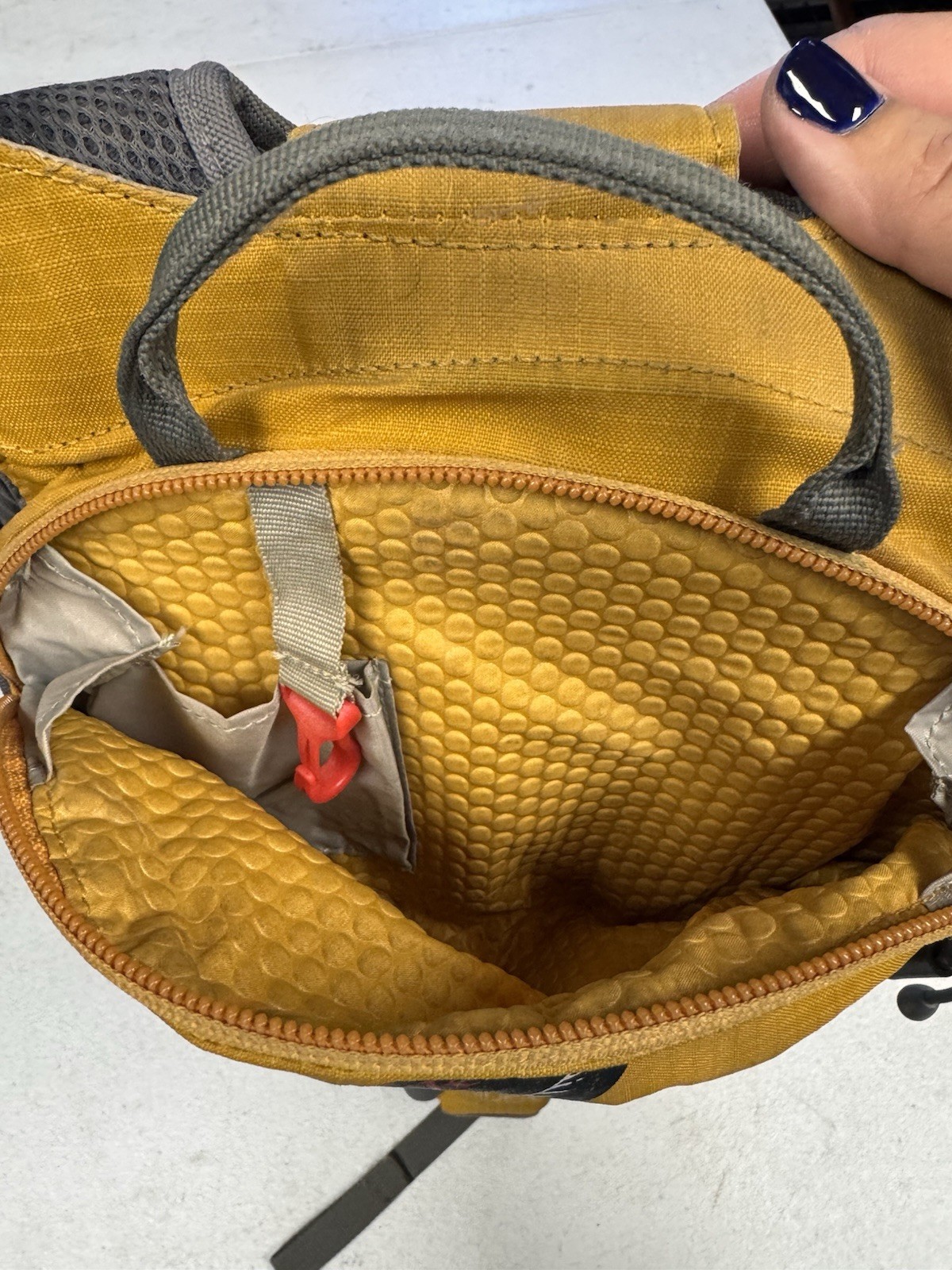 Osprey Hydraulic Viper 4 Hiking-Camping Hydration Yellow Backpack