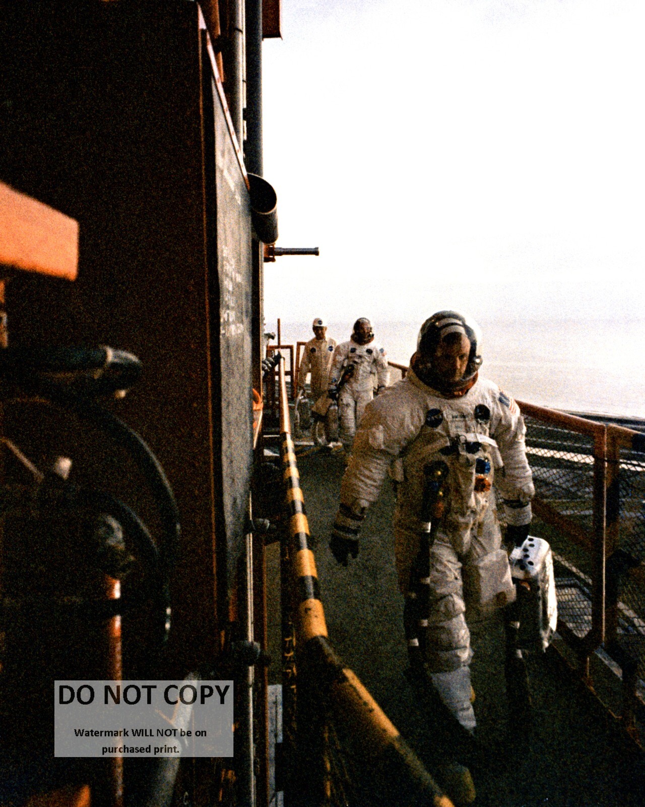 APOLLO 11 ASTRONAUTS ARRIVE AT PAD 19 - 8X10 PHOTO (AA-598)