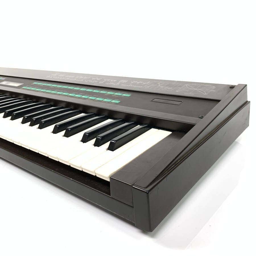 Yamaha DX7 Digital Programmable Algorithm Synthesizer keyboard