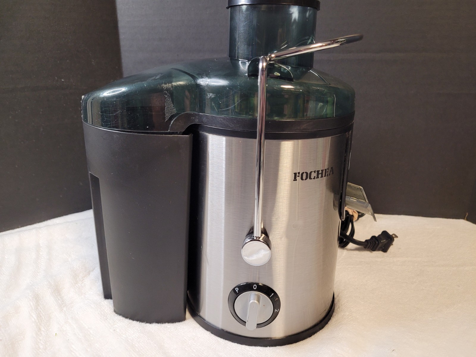 FOCHEA Juicer - Good condition,  make any juices (fruit or vegetable). TESTED