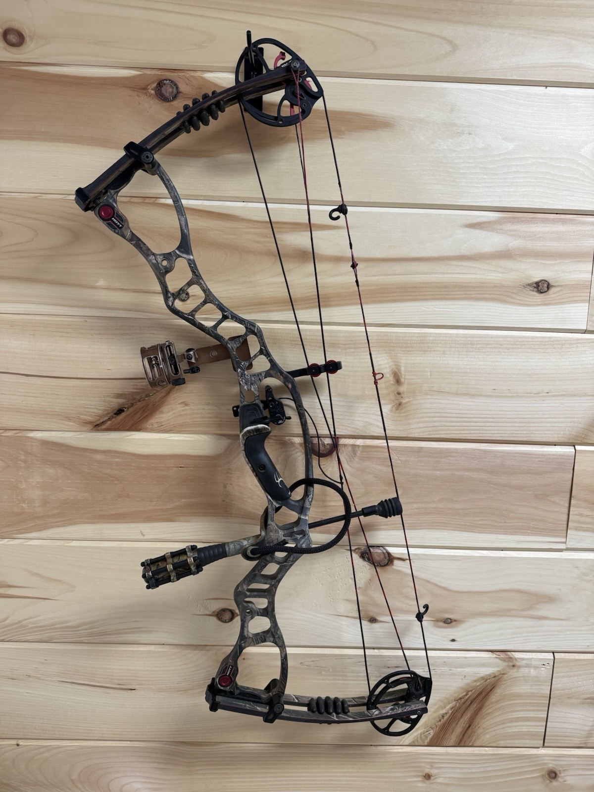 Hoyt Vector 35 - Loaded - Right Handed - 60-70# - 29.5” DL